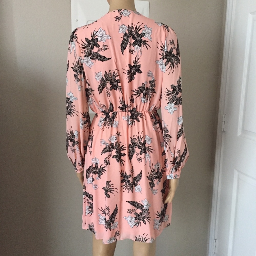 ⭐️5 star rated! 💥HANNAH peach & floral dress - Picture 7 of 7